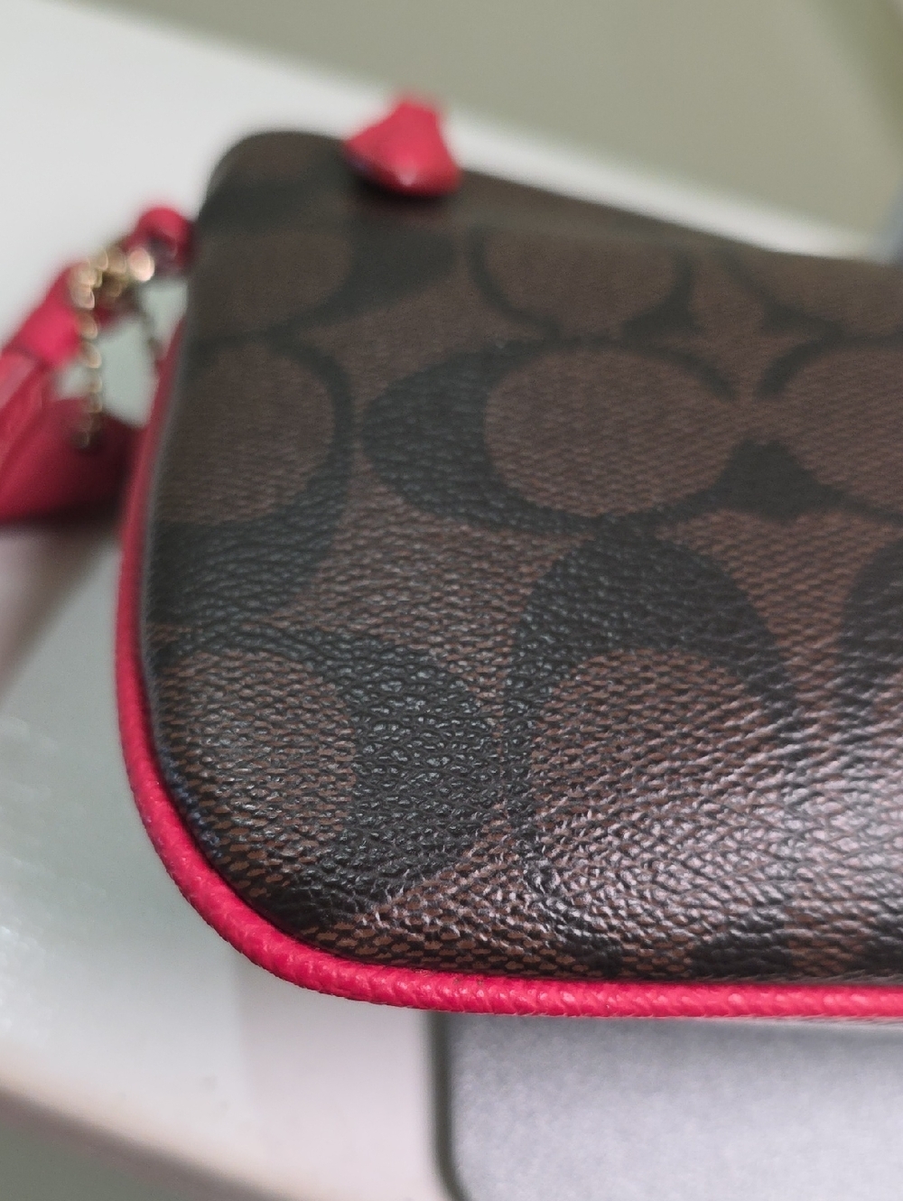 COACH F65748 Brown/Black Signature Print w/ Red Trim Large Wristlet EUC - Picture 8 of 15